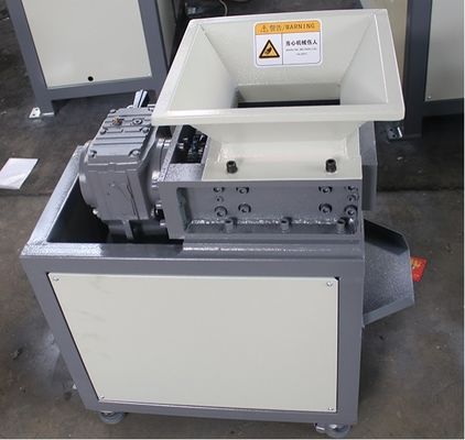 Máquina de trituração de caixas industriais de plástico PET, máquina de trituração de garrafas, máquina de trituração de eixo duplo