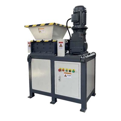 Máquina de trituração de resíduos metálicos e têxteis