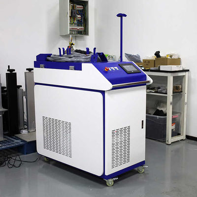 Máquina de solda a laser de resfriamento por água 700*500*900 para solda rápida e precisa